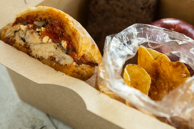 Simple Sandwich Box with Chips